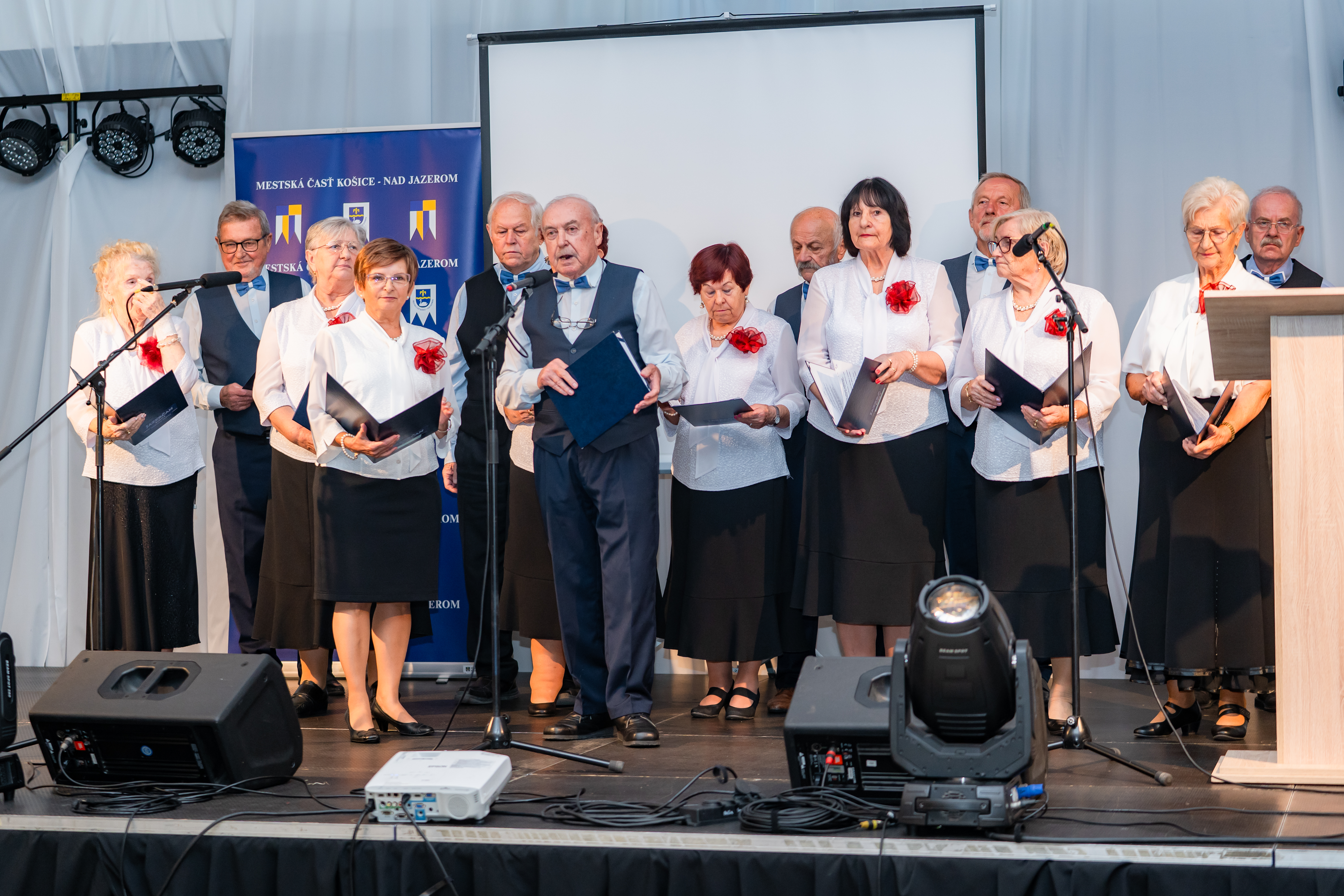 Slavnostne podujatie pri prilezitosti ocenenia jubilantov a manzelskych parov -39